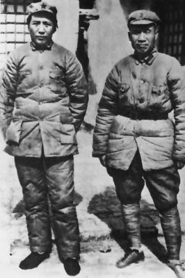 老照片 ：1936年12月，朱德和毛泽东在陕北保安会合。