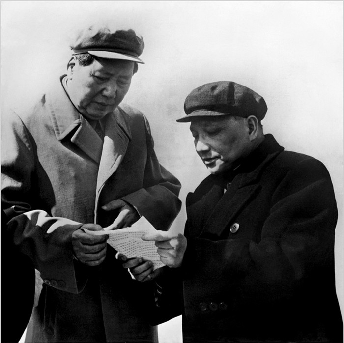 老照片：1959年，毛泽东和邓小平