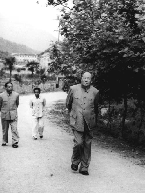 老照片：1965年5月，毛泽东重上井冈山