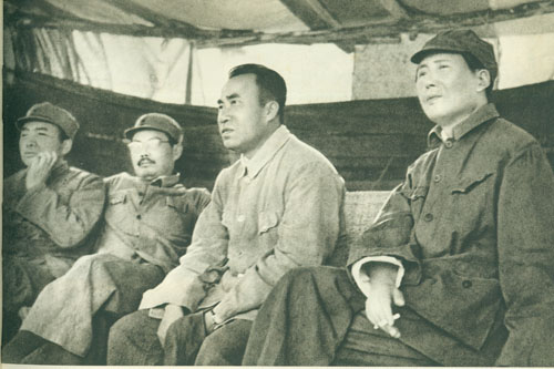 老照片：1939年，彭德怀和毛泽东、朱德、叶剑英在延安。