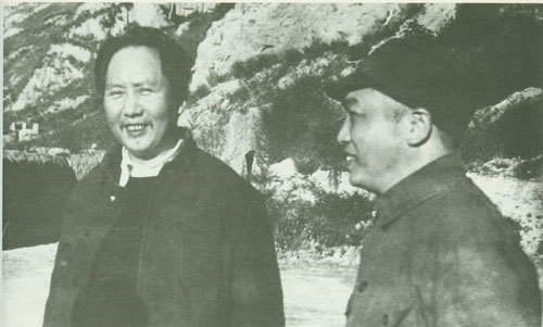 老照片：1944年，彭德怀和毛泽东在延安