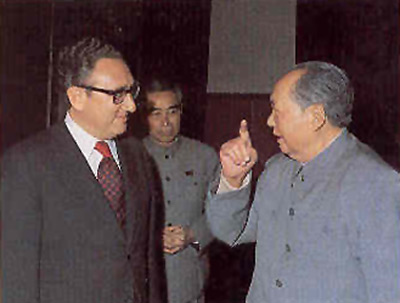 老照片：1973年2月17日，毛泽东、周恩来会见美国总统国家安全事务助理基辛格。基辛格1971年7月曾秘密访华，为尼克松访问中国作了准备