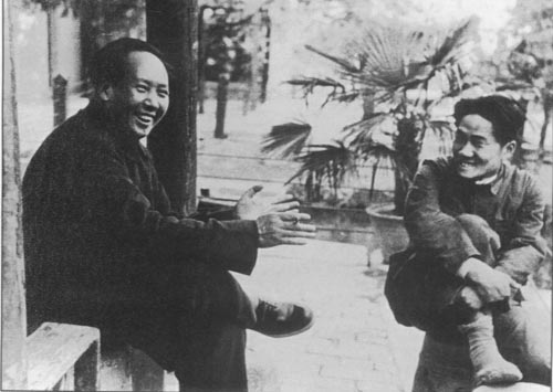 老照片：1949年与毛岸英在香山双清别墅。