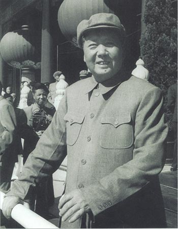 老照片：毛泽东在天安门城楼。