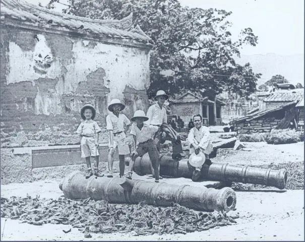 老照片：1939年，香港，九龙城寨南门