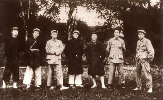 老照片：1931年，毛泽东和中央苏区中央局的成员合影