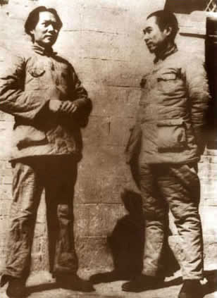 老照片：1936年，毛泽东和周恩来在陕北