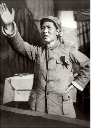 老照片：1939年，毛泽东在中国人民抗日军政大学演讲