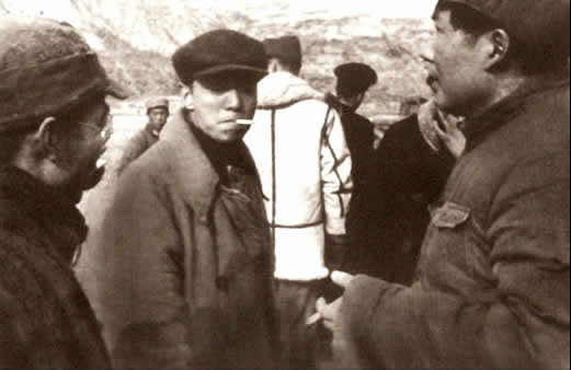 老照片：1944年，毛泽东、杨尚昆、陆定一在延安
