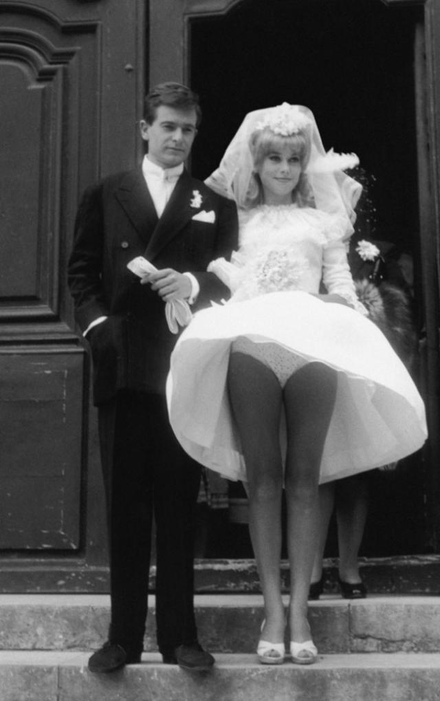 女演员凯瑟琳・德纳芙和摄影师大卫・贝利的婚礼，1962年