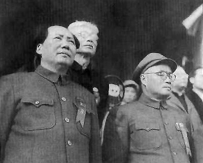 老照片：1949年，毛泽东和刘伯承