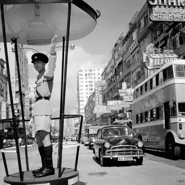 老照片：1955年，香港交警。