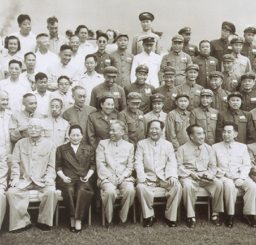 毛泽东等党和国家领导人和代表们合影
