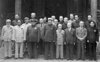 1949年7月5日，毛泽东和新政治协商会议筹备会常务委员合影。