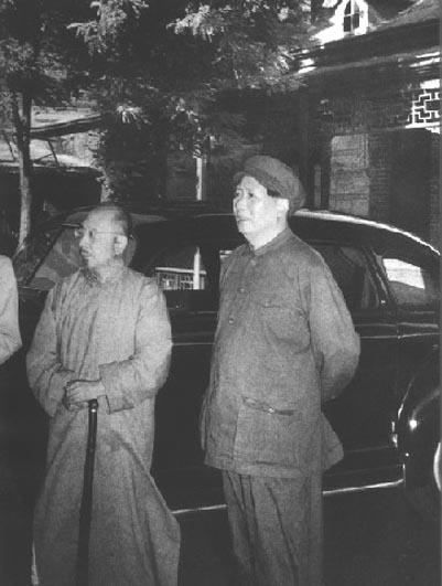 老照片：1949年8月，毛泽东和老朋友柳亚子在一起