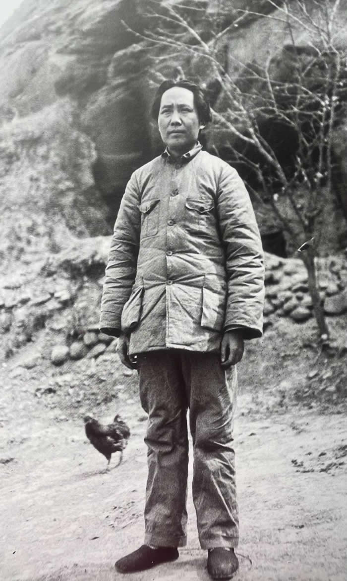 1936年，毛泽东在保安（今志丹县）