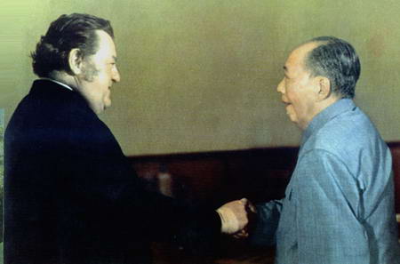老照片：1975年1月，毛泽东会见德国客人施特劳