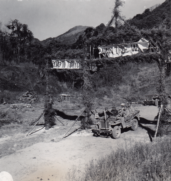 19441228 ʻڵ幫·Burma RoadϵĵһճԽ߽硣ϴ幫·̲ӵָԱ·ͨ־й½Ϲߵʽͨ