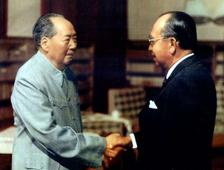 老照片：1974年5月，毛泽东会见马来西亚总理