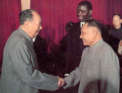 老照片：1974年，毛泽东和邓小平在北京