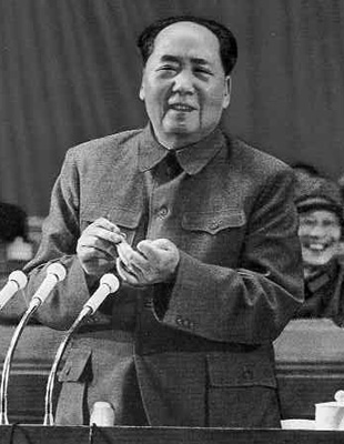老照片：1969年4月，毛泽东在中国共产党第九次全国代表大会上讲话。大会错误地肯定“文化大革命”的理论和实践，还把林彪作为“接班人”载入党章