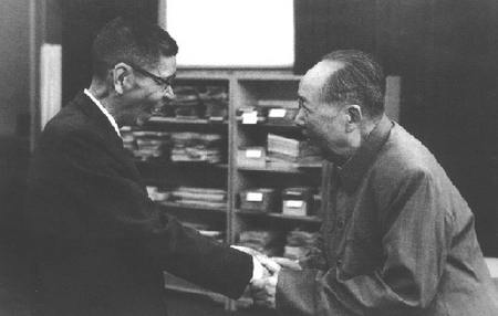 老照片：1973年8月，毛泽东和五四时期的朋友、美籍医学家李振翩在北京重逢