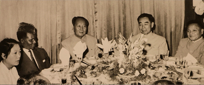 1960年9月12日，毛泽东、周恩来、邓小平设宴欢迎几内亚共和国总统塞古・杜尔。
